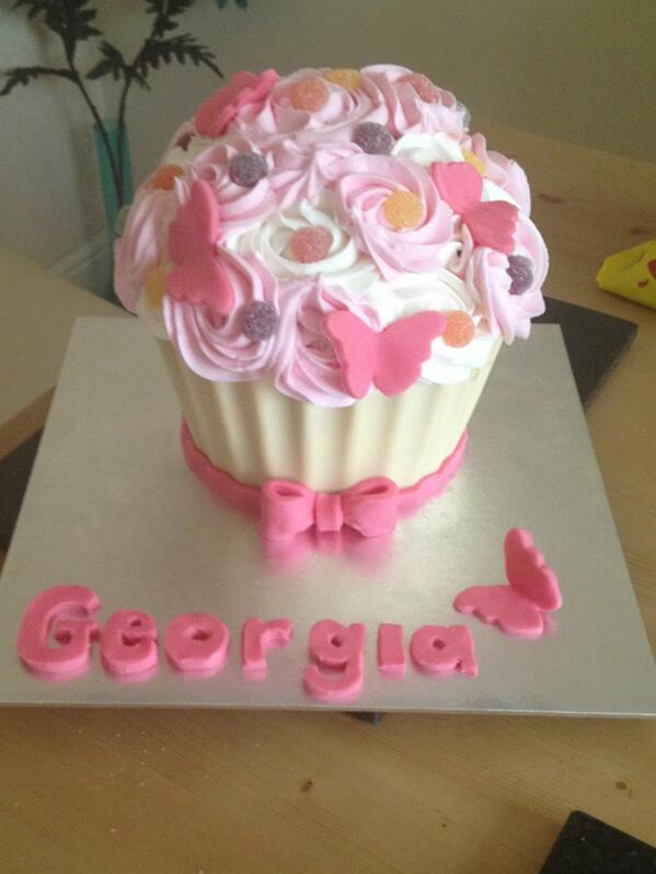 Mmm #giant #cupcake #jellytots