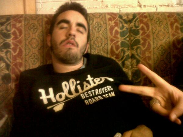 InesDonosoGrau's tweet photo. Jueves 20:00 de la tarde @RobertoLorenz94 va de mañaneo. @Pmelomana @paulguia94 @Victorgn_95 http://t.co/fOEeXbIBee