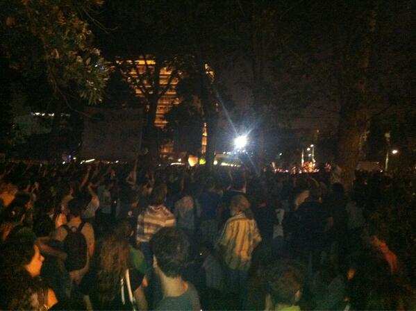 Saat 21.30'da #geziparkı !!! #DirenGeziParkı #GeziyeGeziyeKazanacağız !!!