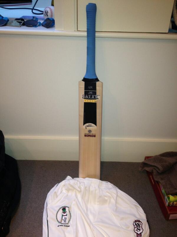 W_W_C_C's tweet photo. New bat @adamray112? Time for some #runs #RayvsBay pressure on the skipper to deliver like @ToadsWK and @na_taylor http://t.co/ZzodHezNe7