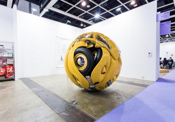 mapmeto's tweet image. “@sbadsgood: A 1953 VW Beetle formed into a sphere. http://t.co/0q1uaODxiM” Clever!