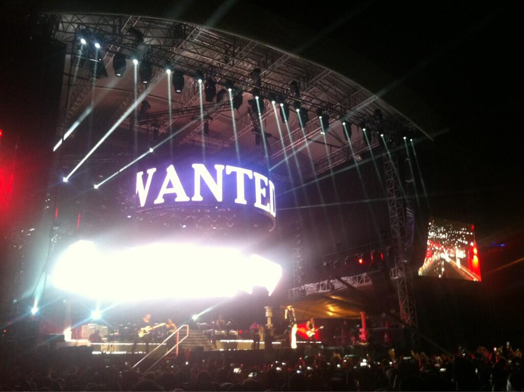 BLicM5_CYAIaiw2.jpg:large