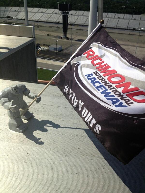 RichmondRaceway's tweet photo. Even Miles is down with our #FlyYours flags. Thanks, buddy! @monstermile #nascar http://t.co/JoeniobwUB
