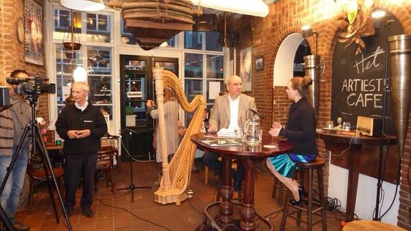Gisteren was ik met mijn harp te gast bij de TV-opname van Het Artiestencafé van <a href="/Boschtion/">Boschtion</a> TV!