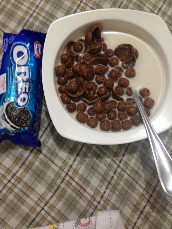 lilredReina's tweet photo. 4am and hungry... #pregostage http://t.co/2xRzhOlK9f