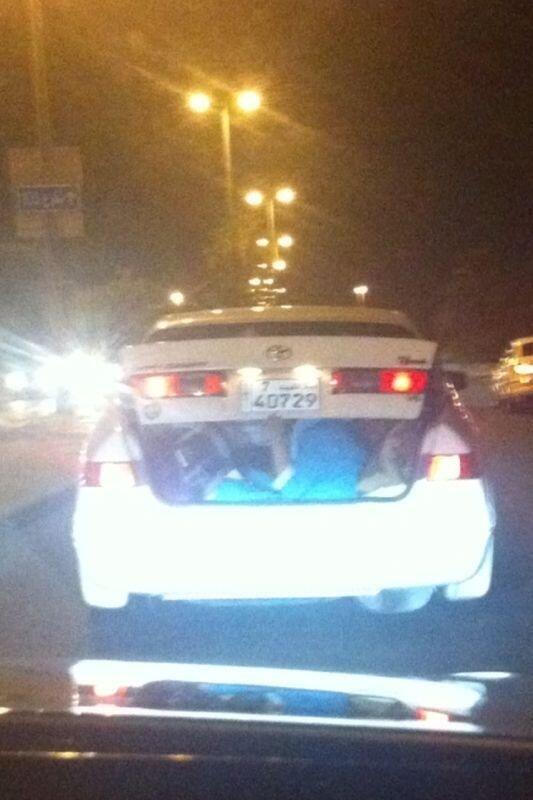 شوفوا وين مقعدين الخدامة،،،،،قبل قليل في منطقة الاندلس،،،،،خافوا ربكم