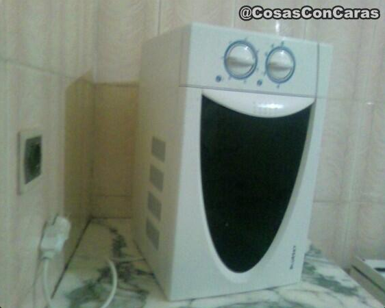 CosasConCaras's tweet photo. Este lavarropas esta drogadooo! http://t.co/1nUSll2EbS