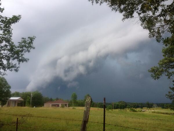 cavercrane97's tweet photo. Severe thunderstorm in North Mississippi 10 minutes ago. @weatherchannel http://t.co/2lABchnYDh