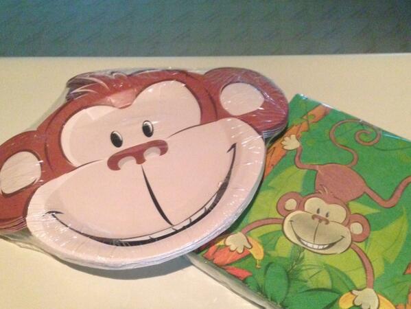 brii_kelly's tweet image. My mom knows me too well 😍🐒 #monkeyplates