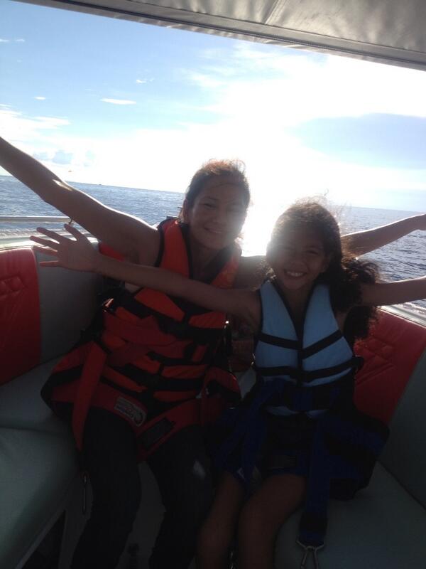 risahontiveros's tweet photo. Sinta &amp; me lifevested up to parasail last weekend in Boracay (but me chickening out about the height, hehe) http://t.co/NdOJnaboJV