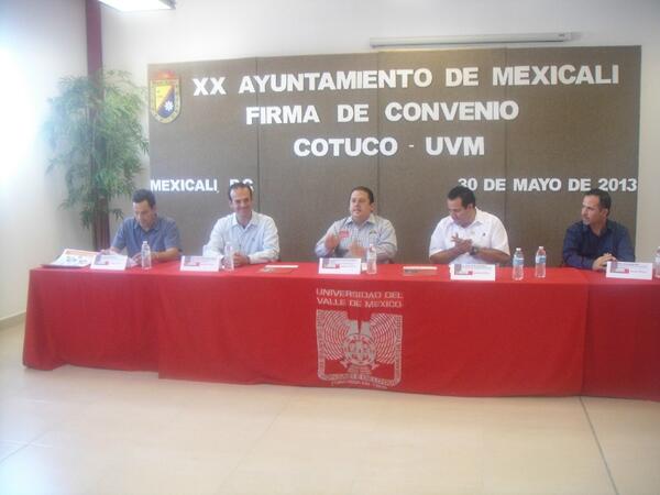 UVMMexicali's tweet photo. Firman convenio UVM-COTUCO teniendo como testigo de honor al Alcalde de la Ciudad. http://t.co/7qcFx0WrGl