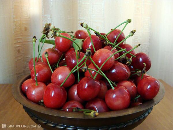 Promometerbg's tweet image. Започва сезона на черешите  Къде има промоции на череши, може да видите тук --&amp;gt; goo.gl/S7f35