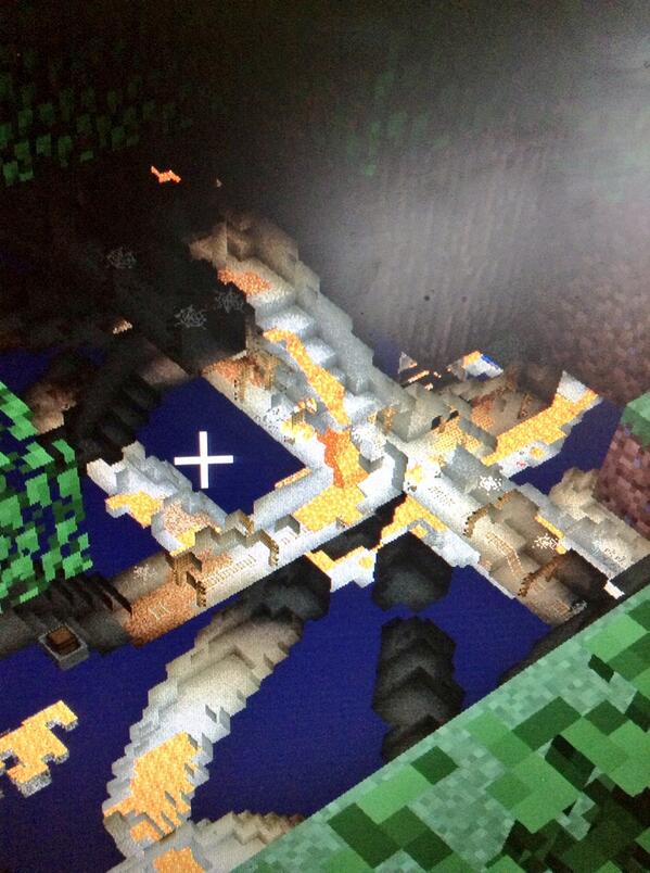 Minecraftia7's tweet image. Glitched while I was playing today