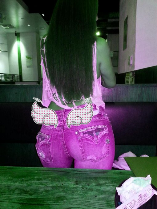 Backshot pretty in pink♡ http://t.co/MtyaANMrEF