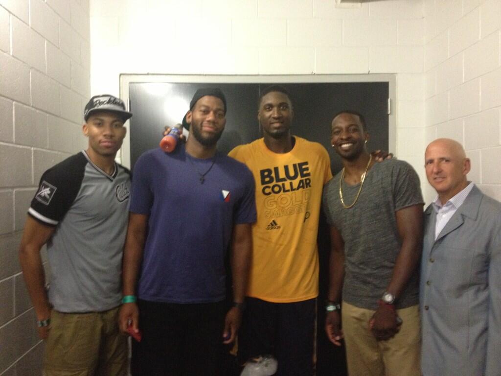 BLkZFyGCAAAT_Js.jpg:large