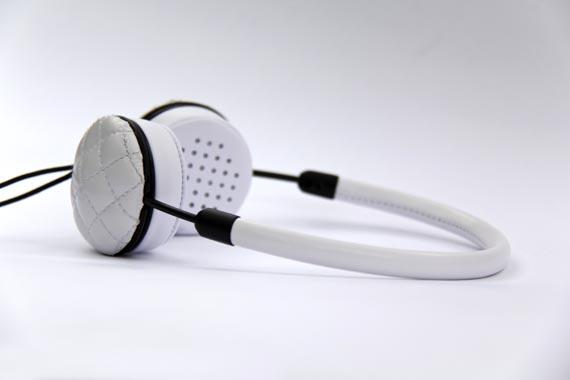 ELLEmagazine's tweet photo. EDITOR FAVORITE: Frends ultra-sleek headphones http://t.co/XRv6Lz6Ki2 http://t.co/Ub5S1MUfWp