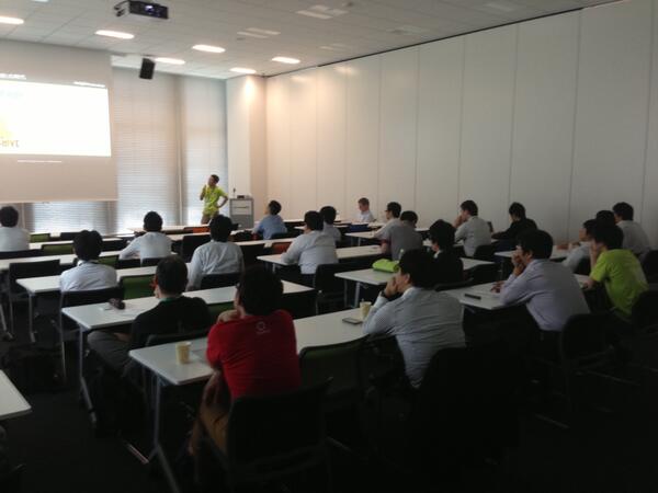 RobertsPaige's tweet image. MT @lastactianhero: #Vectorwise expert Koji from @insight_socio presents Vectorwise at DB Tech Showcase in Japan