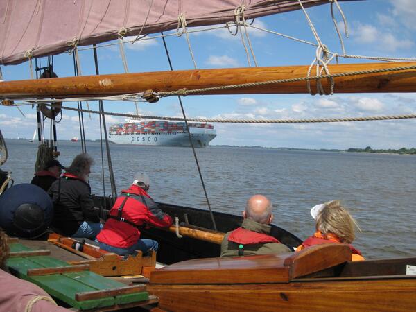 Eine Fahrt auf der Elbe mit der Wilhelmine von Stade. Alle Infos unter: urlaubsregion-altesland.de