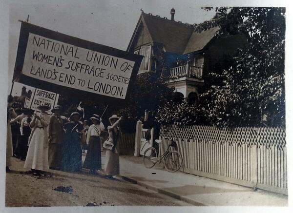 TheExeterDaily's tweet image. @DreadnoughtSW New arts project celebrates Great 1913 Suffrage Pilgrimage bit.ly/18BznXT The #Exeter Daily