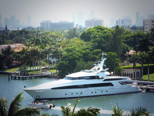 MOpdenhoevel's tweet photo. Abflug aus Miami. Auf nach Washington. Auch Usher legt gerade ab. #paddelboot http://t.co/DUhODTvcIC