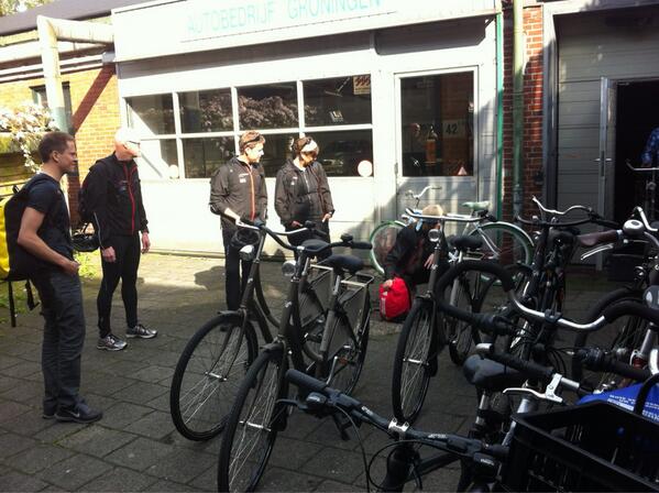 TommyRfss's tweet photo. Hämtar cyklar för cykelturen...tur med vädret http://t.co/OiqoTTKImr