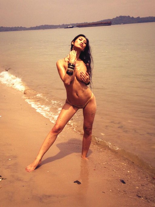 Exclusive #FriskyFriday from the birthday girl #bts @Playboy @PlayboySocial @PlayboyDotCom @PlayboyPlus<a href="/tag/friskyfriday"class="tags">#FriskyFriday</a><a href="/tag/bts"class="tags"><span>#bts</span></a><a href="/tag/angievuha"class="tags"><span>#angievuha</span></a>