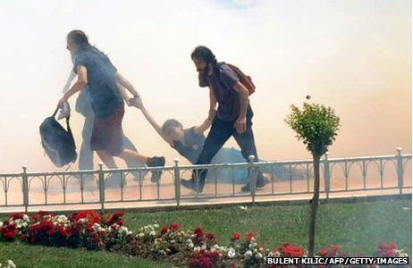 Police accused of "excessive force" in #Istanbul bbc.in/11gsqXE at 4-day protest over #Taksim Square plans