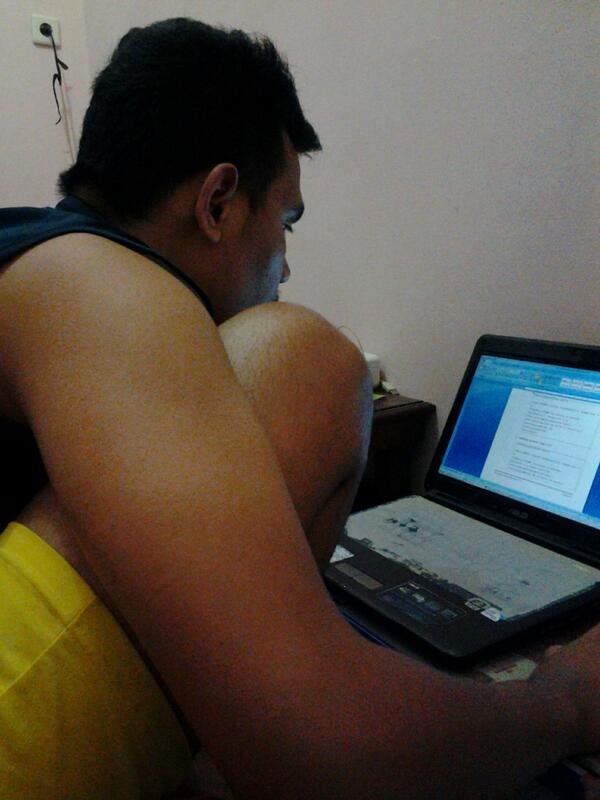 Malem ini dengan angga copo yg sedang sibuk belajar ....,