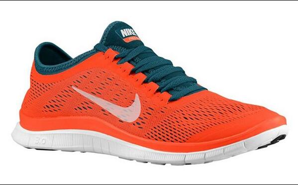 nikelunar's tweet photo. Dolphins fan ? Nike drops your dream colorway, Free 3.0 V5 midnight turquoise / total crimson .. http://t.co/F9WS84pPPS