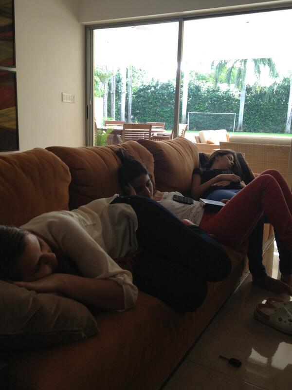 relopezm's tweet photo. Dia de entrega @paolazentella @marifergbe @lorejuanes http://t.co/V7vb3t4Gal