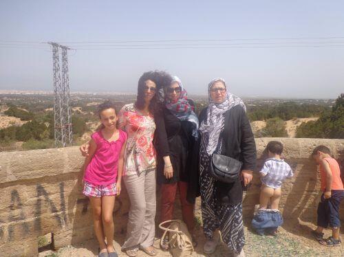 1075daverocks's tweet image. #PhotobombFriday Called it. #MiddayLockdown