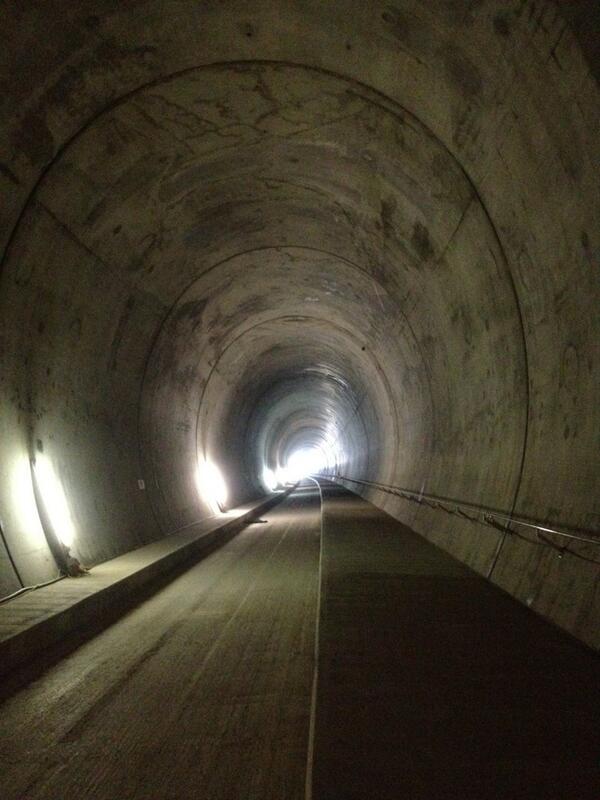 BeateZiemann's tweet photo. #DB Netz #Zukunftstag an der #VDE8 -Strecke mit Besichtigung des #Osterbergtunnels und der #Unstruttalbrücke http://t.co/FEmw4nsjoj