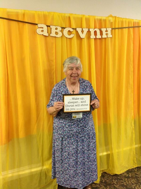 blackeychris's tweet photo. The photo booth is yielding some great pictures #abcvnh http://t.co/WIE1HTzsyf
