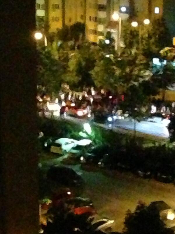 #direngaziparki yuzlerce insan halkalida yuruyuse katildi