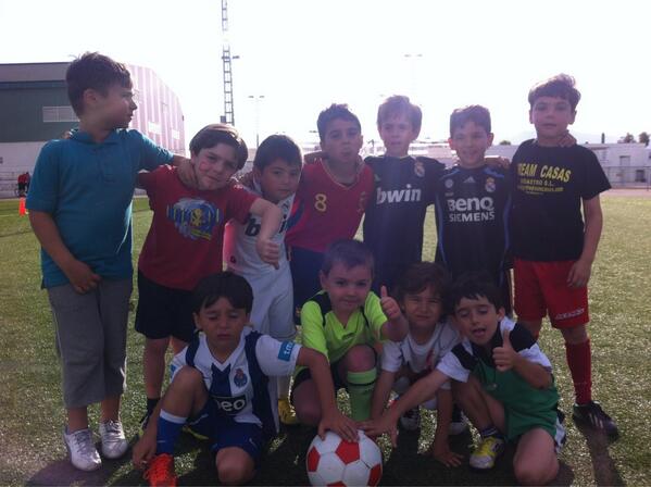 AlbertoArques10's tweet photo. Último entrenamiento con mis crios, sólo con sus caras te dicen cómo ha sido el año.. 😄 http://t.co/xXlu3vcYvk