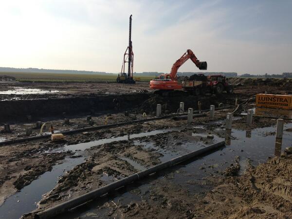 stalbouw_nl's tweet image. Bouw vrijekeuzestal melkvee Tollebeek gestart #lely #melkrobot #rovibec #voerautomaat #stroverdeler #mestverwerking