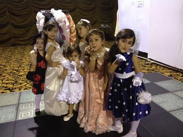 BsAsLamour's tweet photo. Los más pequeños también deslumbraron al público en la pasarela! http://t.co/MWQiRrihJF