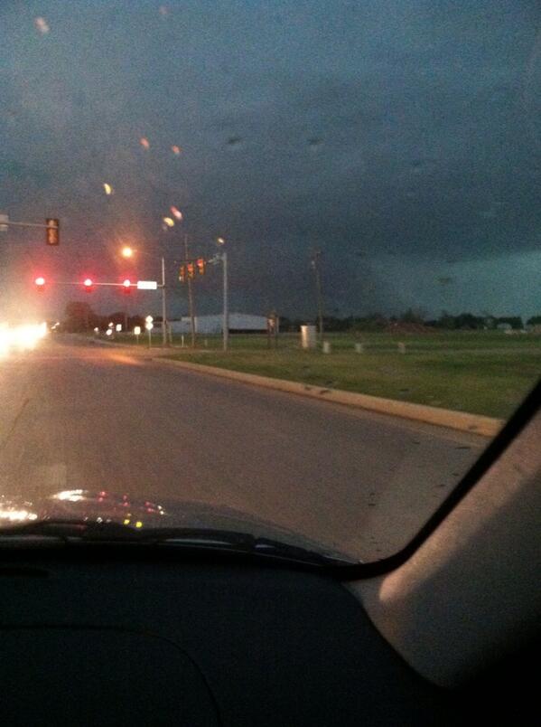 lkent92's tweet photo. Holy tornado! http://t.co/0iSFyYky2M