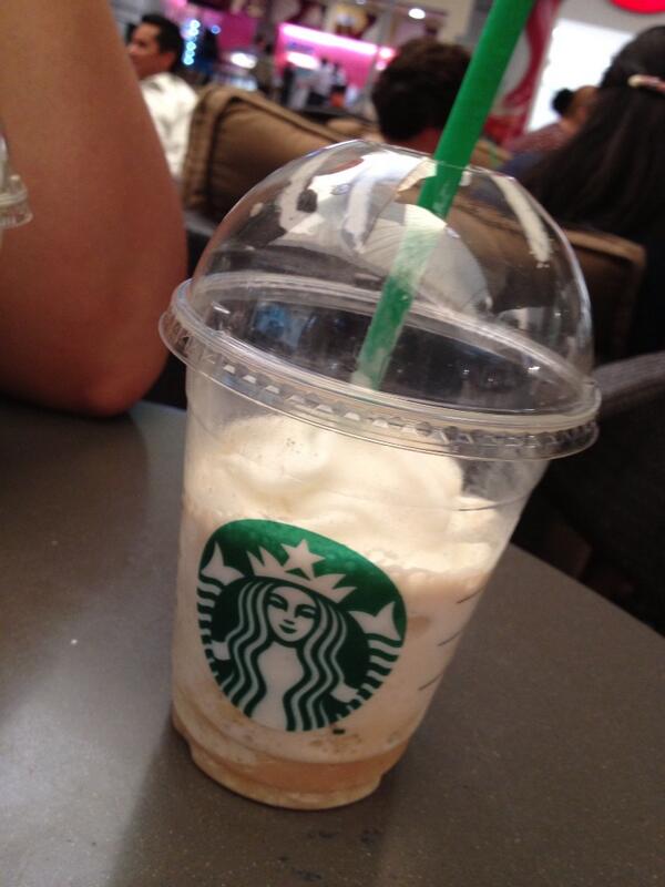 Gyffet's tweet photo. El primer Starbucks que me tomo en la vida :') http://t.co/8zz9wq6elL