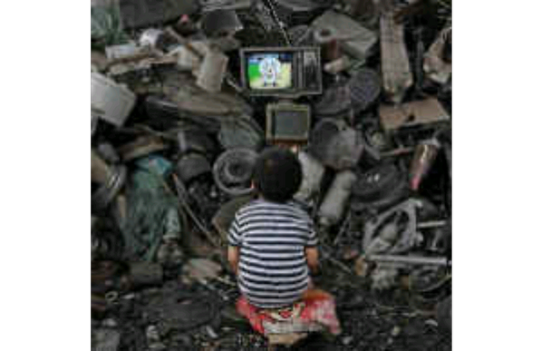 224Nor's tweet photo. : ابحث عن سعادتك ,حتي بين الحطام :)) http://t.co/RFmsYAgAgL"