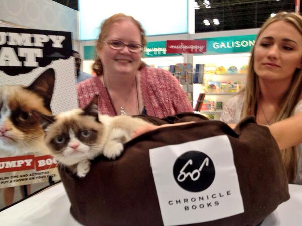 heatherdoss's tweet image. My favorite celebrity sighting of #BEA13 @RealGrumpyCat (thanks to @alanawhitman for the photo!)