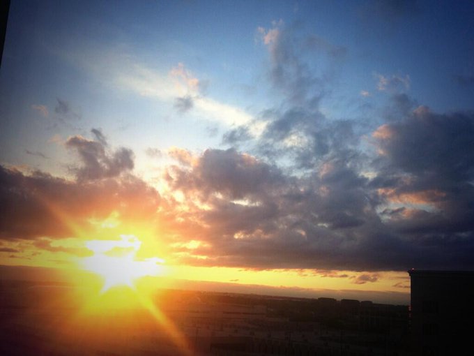 Heeeeelllloooo Chicago!!! This weekend is going to be awesome! @Glamourcon #sunset #Chicago http://t