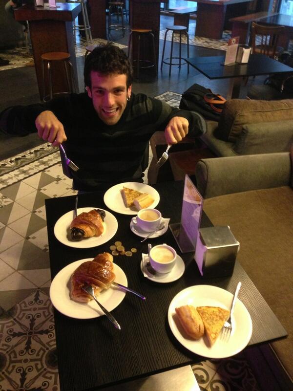 oiergabi's tweet photo. Desayunos con @Orbe90 PARTE 2 http://t.co/tpgfoFznZH