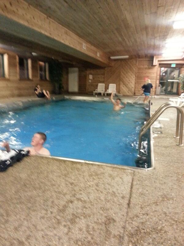 Heuermanc95's tweet image. Skinny dippin in the hotel lol #getnit
