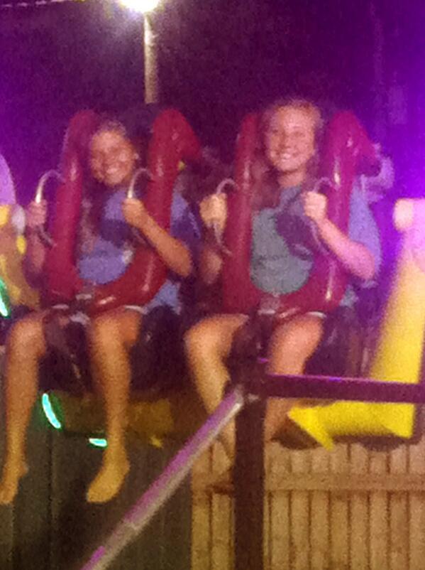 taracole_72's tweet photo. All smiles while on the ground #hangontight #vomatron #lovemygirls http://t.co/zvhu6Uf1Nn