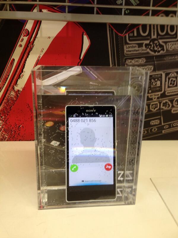 StuW_JBaus's tweet photo. Hello? You'll have to speak up, I'm UNDERWATER!!! #sony #XperiaZ @JBElizStTelco @JBHiFi #findingnemosphone http://t.co/5H74N7e44W