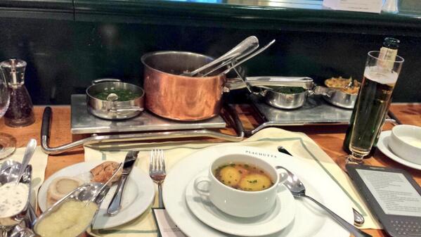 phixl's tweet image. Last night was NUM num in Vienna. traditional boiled beef with marrow bone and spinach:) #numsville #classicalnext