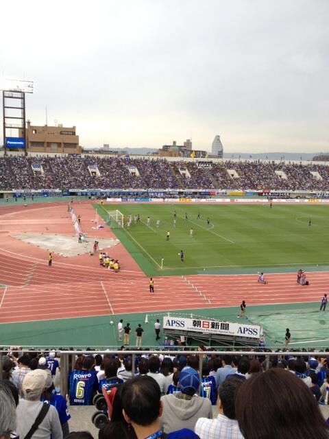 ANDY0504's tweet photo. ガンバ戦、スタンドでビール片手に観戦。3-0でリードしててビールが旨くない訳ない。 http://t.co/DoCStKGG3B