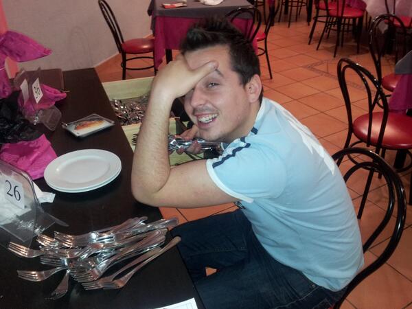 lubos_barton's tweet photo. Y tras una mañana dura de trabajo de @a_robles9 alias el roturas.. http://t.co/zzXlyRLgIo