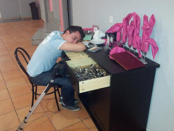 lubos_barton's tweet photo. Al final, llego el final.. Vaya peona que ha hechado el crack.. Descanse en paz.. http://t.co/F2hwNuohoF